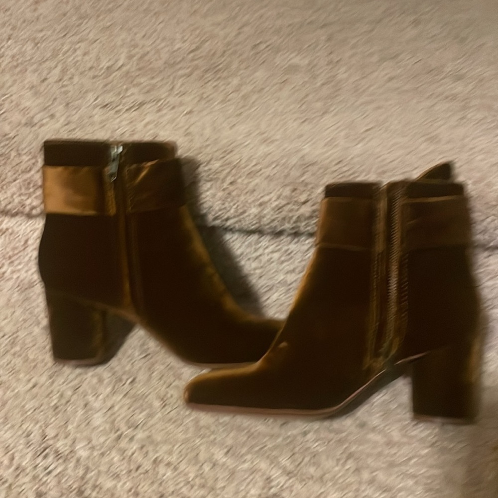 Madewell velvet ankle boots size 7.5 NIB💃💄 - Picture 2 of 6